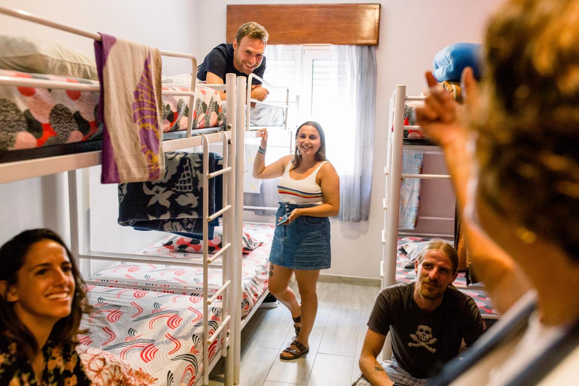 Rising Cock Party Hostel Lagos Phòng bức ảnh