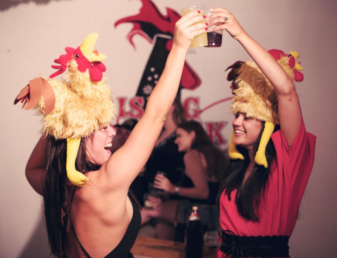 Rising Cock Party Hostel Lagos Ngoại thất bức ảnh